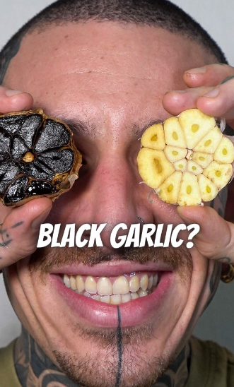 Alessandro Vitale aka Spicy Moustache holding both black at bormal garlic